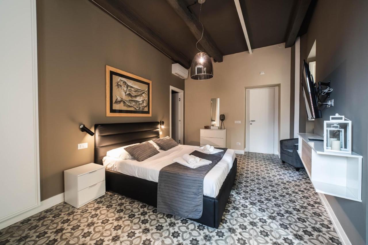 Palazzo Paladini - Luxury Suites In The Heart Of The Old Town Pizzo  Exterior photo